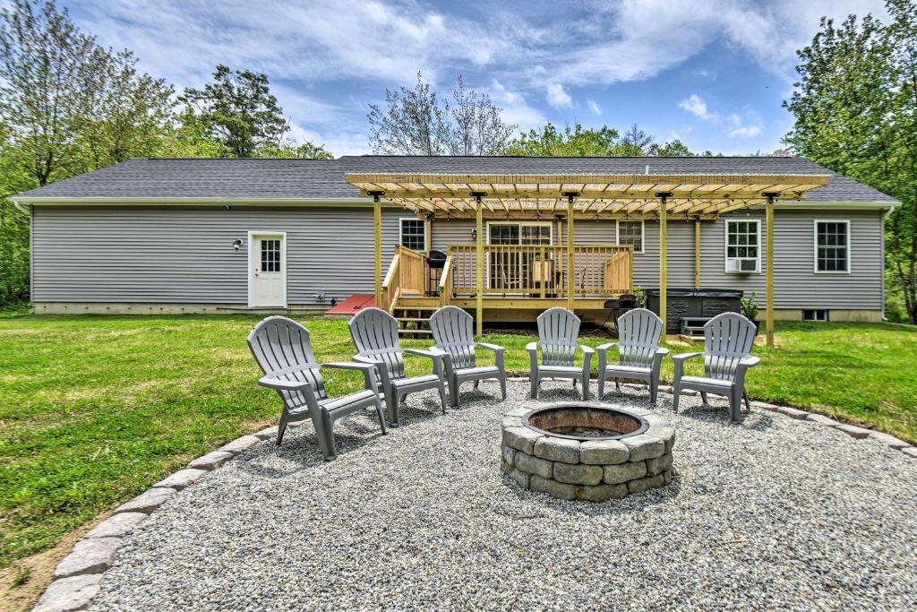 Modern Northfield Family Cabin with Hot Tub!